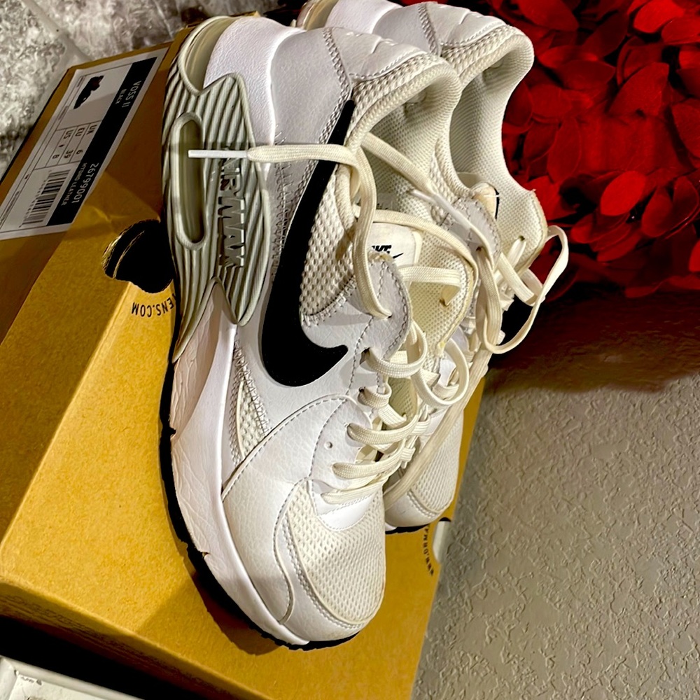 Nike air max women’s athletic shoes size 8